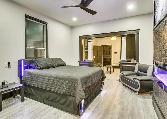 2 Mi To Bourbon St: Walkable Nola Duplex