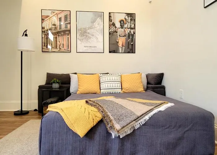 Entire Spacious Vacation Home - 1 Mile To All Attractions