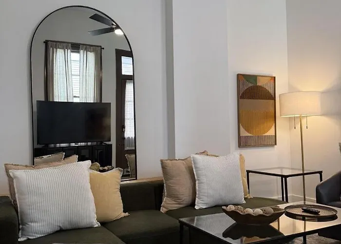 Delightful Canal Street Family Home In Mid-City